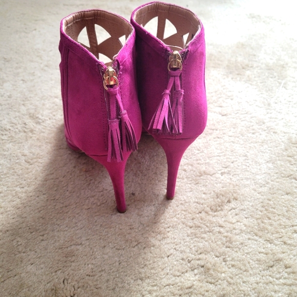 Cut out booties - Picture 3 of 4